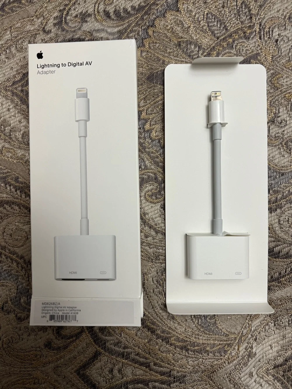 Apple Lightning to Digital AV Adapter - White and Silver Accents